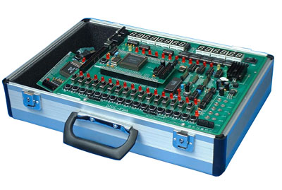    LG-EDA01型 實(shí)驗(yàn)開發(fā)系統(tǒng)，一改傳統(tǒng)數(shù)字電路實(shí)驗(yàn)系統(tǒng)&ldquo;芯片＋連線&rdquo;做法，而采用CPLD或FPGA等大規(guī)模在線可編程器件,使數(shù)字電路的硬件軟設(shè)計(jì),即電子設(shè)計(jì)自動(dòng)化EDA.該系統(tǒng)支持眾多著名公司的CPLD/ FPGA芯片應(yīng)用開發(fā)，并配有相應(yīng)的開發(fā)軟件,適用廣大高校的EDA數(shù)學(xué)實(shí)驗(yàn)、課程設(shè)計(jì)和畢業(yè)設(shè)計(jì)，同時(shí)也為科研院所提供了良好的開發(fā)環(huán)境。 