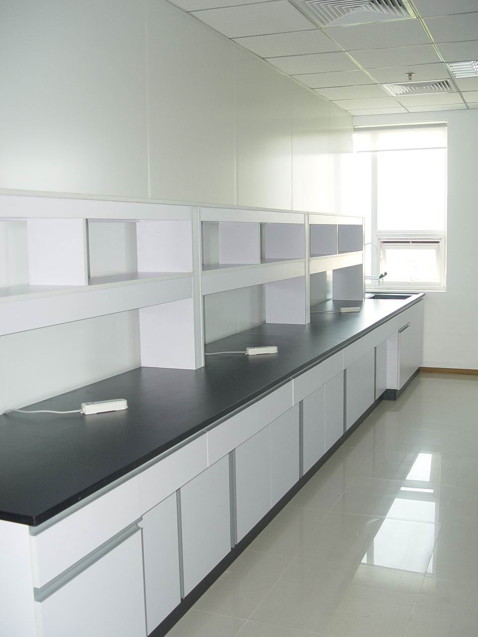 全木實(shí)驗(yàn)臺(tái)、化學(xué)實(shí)驗(yàn)臺(tái)、生物實(shí)驗(yàn)臺(tái)、制藥實(shí)驗(yàn)室、邊臺(tái)